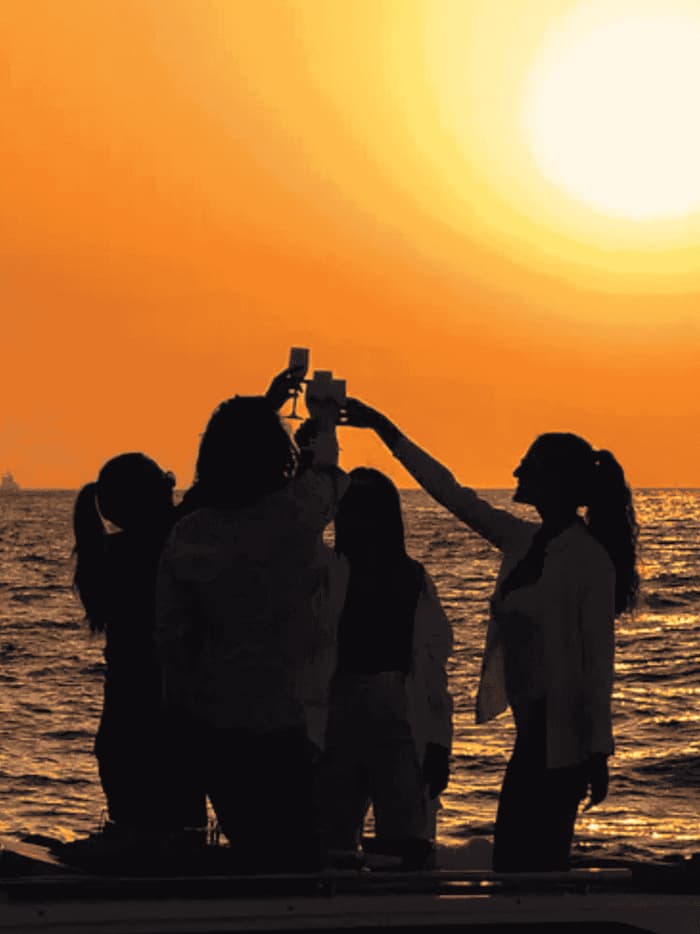 Capri-Sonnenuntergangsfahrt: Aperitif auf See (3 Stunden bei Sonnenuntergang)
