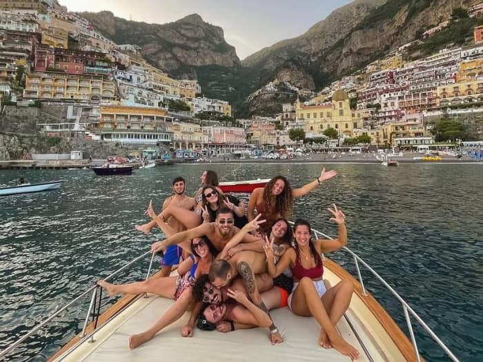 Capri-Sonnenuntergangsfahrt: Aperitif auf See (3 Stunden bei Sonnenuntergang)