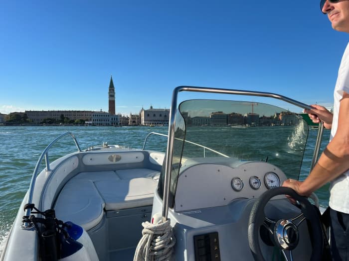 Easy getaway to Venice: a 2-hour 30-minute boat trip by speedboat