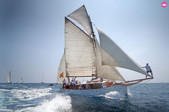 Full-day sailing experience in Barcelona