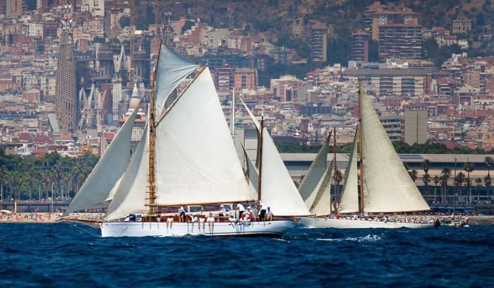 Full-day sailing experience in Barcelona