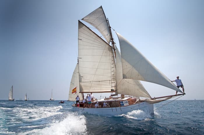 Full-day sailing experience in Barcelona