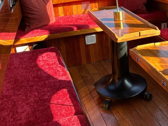 Amsterdam by Boat – 90-Minute Private Cruise Through Historic Canals