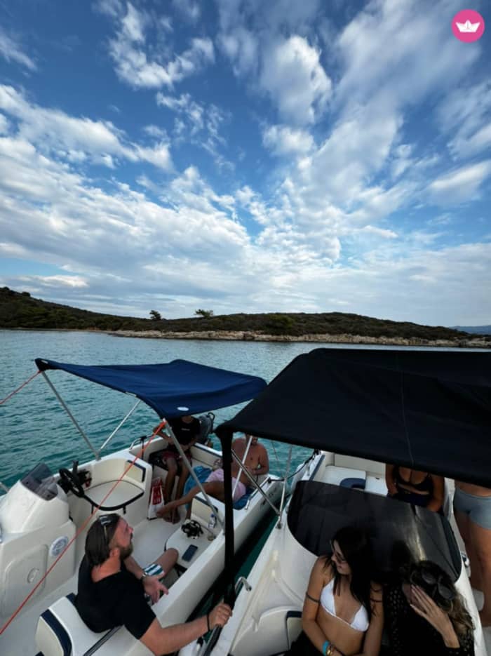 Medio día a la isla de Diaporos
