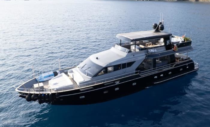 VIP Aegean Indulgence: Luxury Jacuzzi Yacht Charter in Göcek
