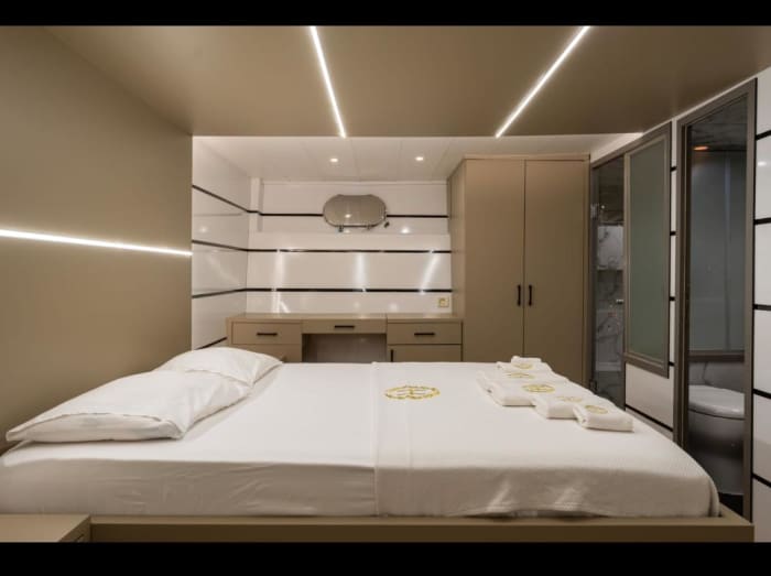 VIP Aegean Indulgence: Luxury Jacuzzi Yacht Charter in Göcek