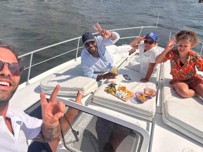 Louez un bateau à moteur pour 4 heures de plaisir