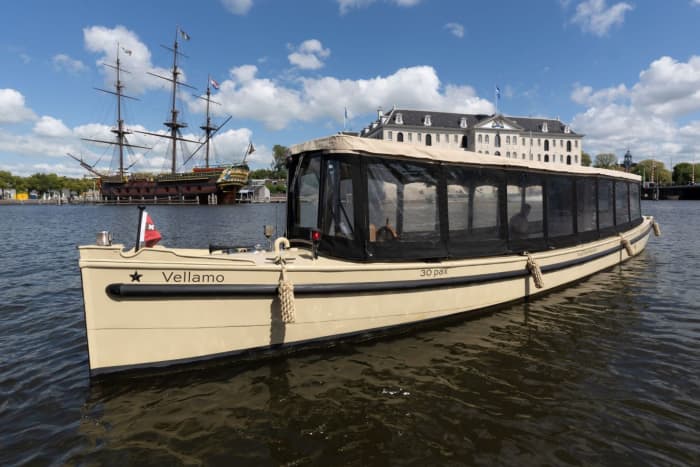 Elegant 1.5-Hour Private Cruise – Luxury on Amsterdam’s Canals