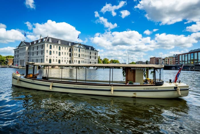 Elegant 1.5-Hour Private Cruise – Luxury on Amsterdam’s Canals