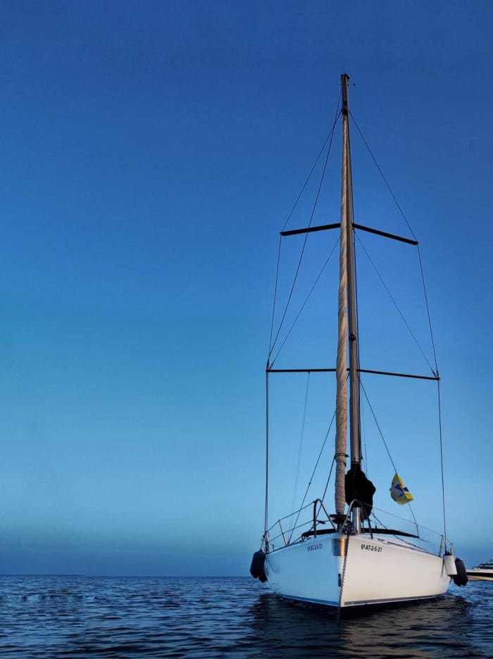 Explore Santa Pola and enjoy a full day of sailing on a sailboat
