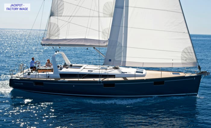 Private Morning Trip to Dia island on a luxurious sailing yacht