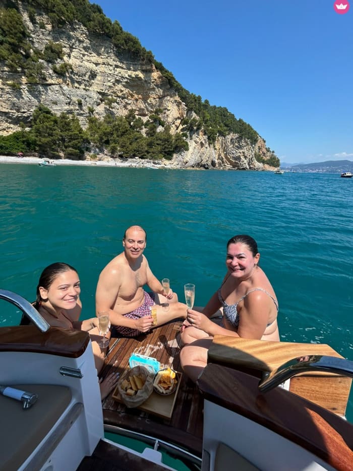 Luxe cruise in de Golf van de Dichters: ontdek, zwem en ontspan aan boord van de Mimi 7 vanuit Lerici.