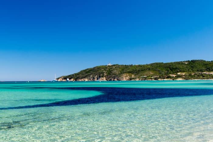 Segeldag: Saint-Tropez, dess exceptionella kustlinje och ikoniska stränder.