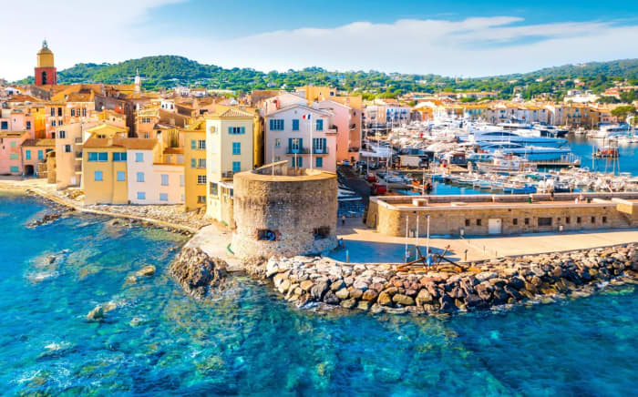 Segeldag: Saint-Tropez, dess exceptionella kustlinje och ikoniska stränder.
