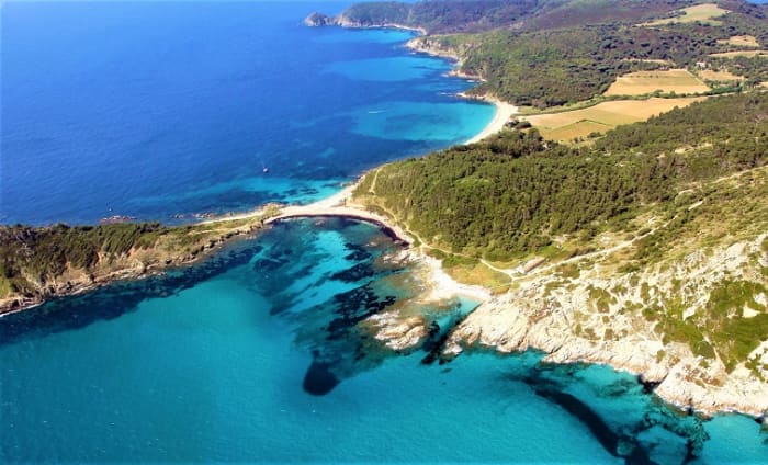 Segeldag: Saint-Tropez, dess exceptionella kustlinje och ikoniska stränder.