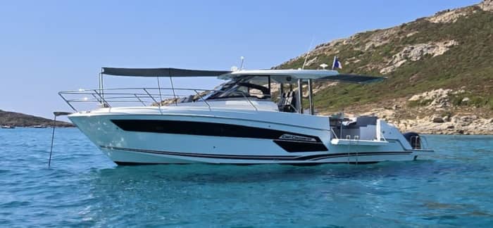 Segeldag: Saint-Tropez, dess exceptionella kustlinje och ikoniska stränder.