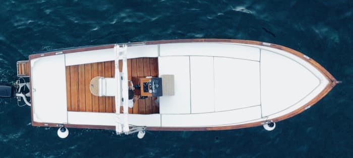 Ihr Tag in Maiori: Mieten Sie ein Motorboot für 7 Stunden Entdeckungstour