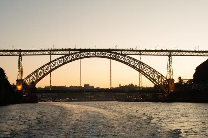 Take a half-day to relax on a motorboat in Porto