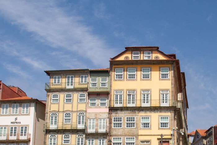 Take a half-day to relax on a motorboat in Porto