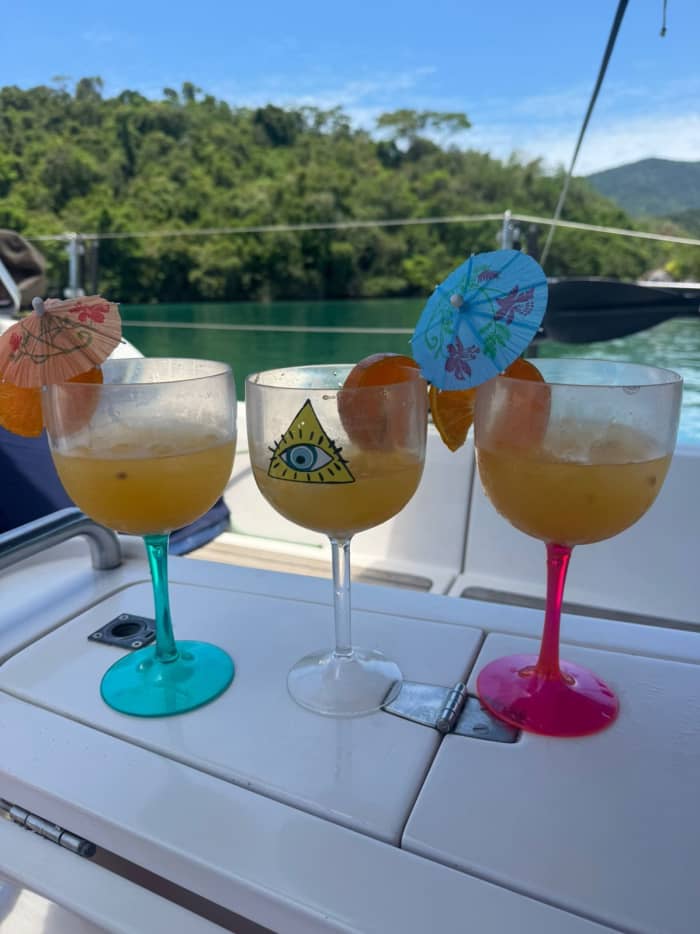Une journée magique à Ubatuba à bord d'un voilier