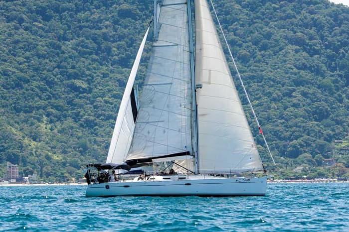 Une journée magique à Ubatuba à bord d'un voilier