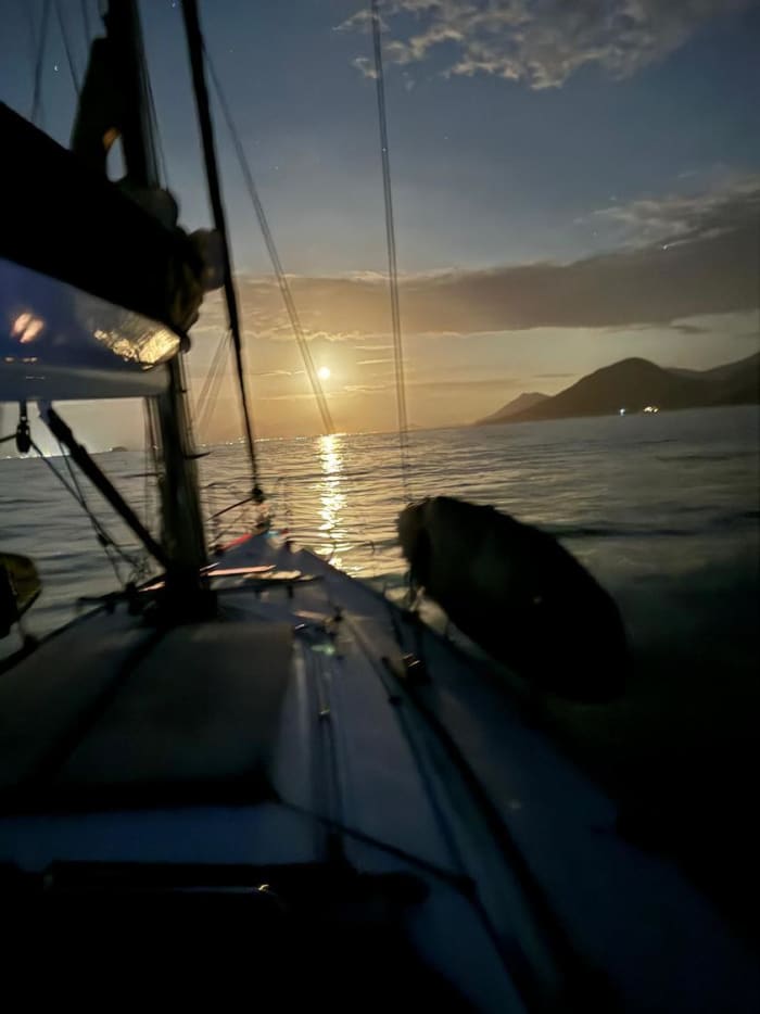 Une journée magique à Ubatuba à bord d'un voilier