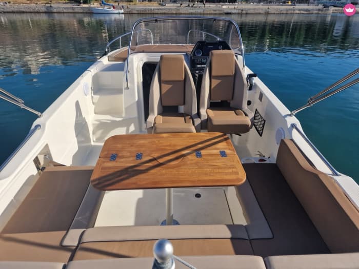 Relax on a motorboat in Marseille for 4h