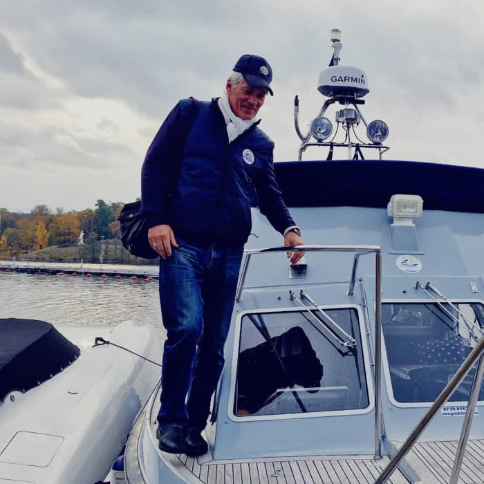 Upptäck Stockholm: Halvdag av ren glädje på en motorbåt