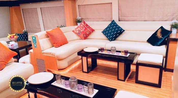 Eleganz neu definiert in Dubai Marina: Ein erstklassiges Motoryacht-Erlebnis