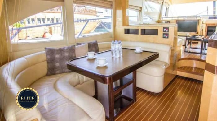 Eleganz neu definiert in Dubai Marina: Ein erstklassiges Motoryacht-Erlebnis