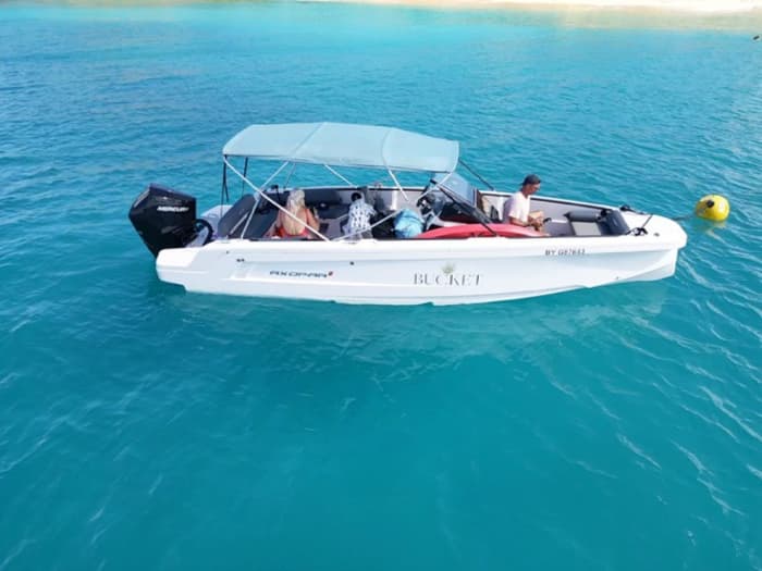 Ein zauberhafter Tag in Saint-Barthélemy auf einem Motorboot
