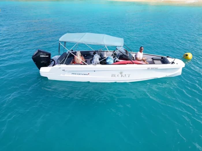 Ein zauberhafter Tag in Saint-Barthélemy auf einem Motorboot