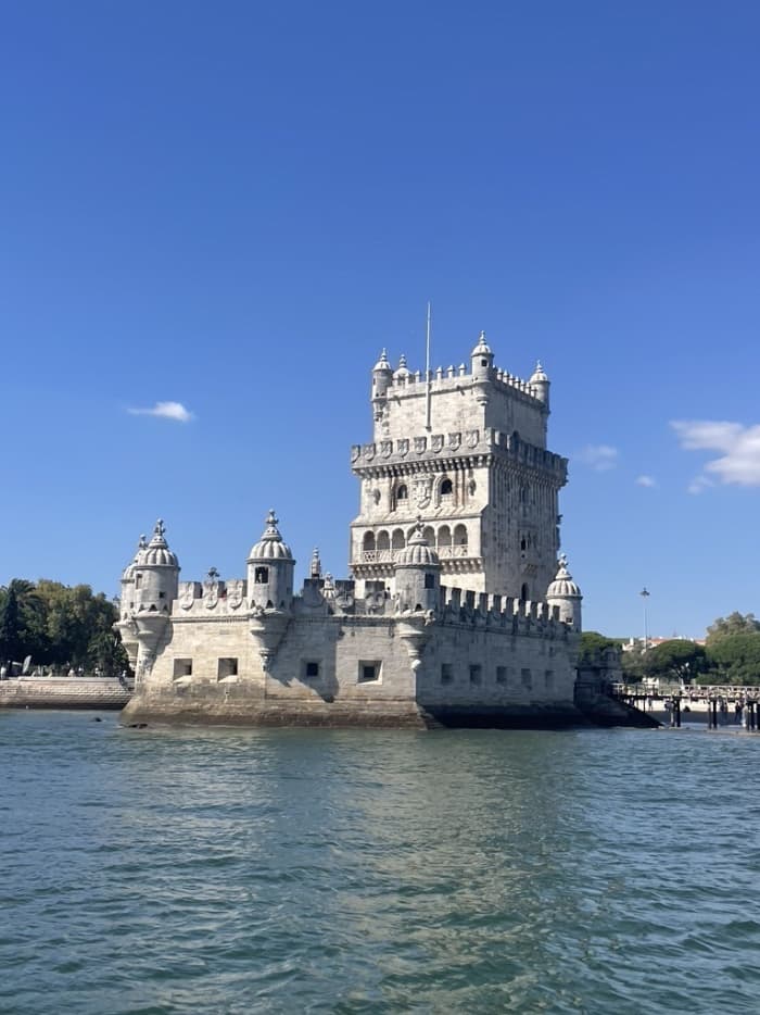 Ontspan 4 uur lang op een speedboot in Lissabon.