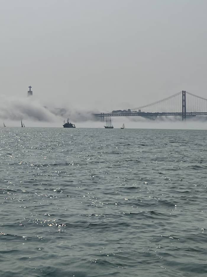 Ontspan 4 uur lang op een speedboot in Lissabon.
