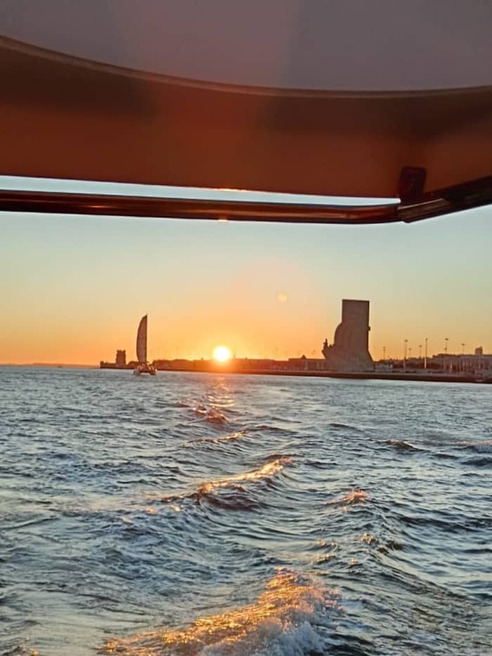 Ontspan 4 uur lang op een speedboot in Lissabon.