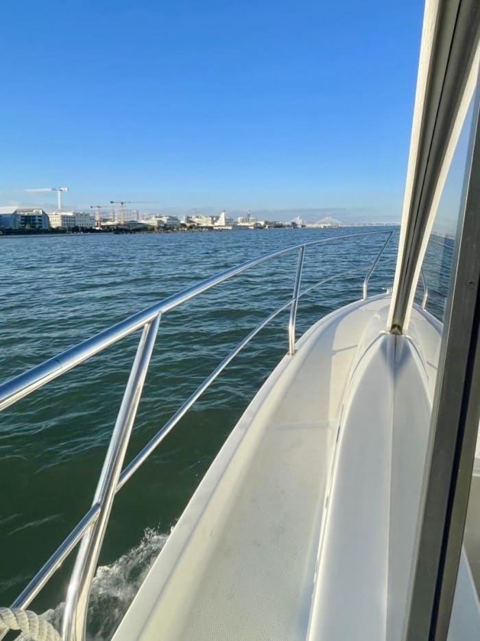Ontspan 4 uur lang op een speedboot in Lissabon.