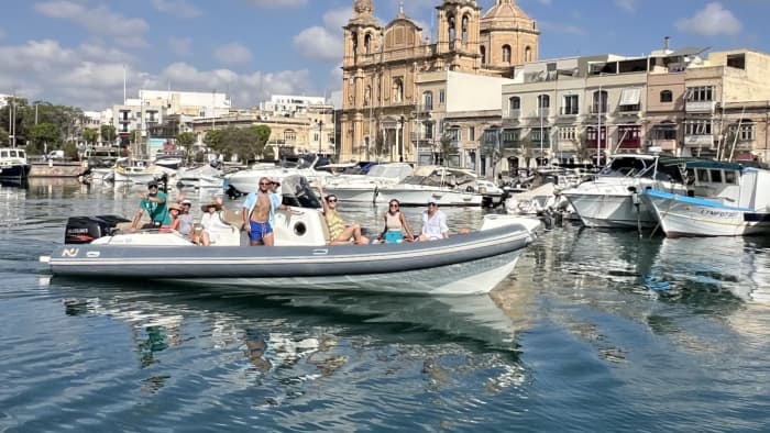 Dagtocht naar Malta: lagunes, baaien en verborgen kustlijnen