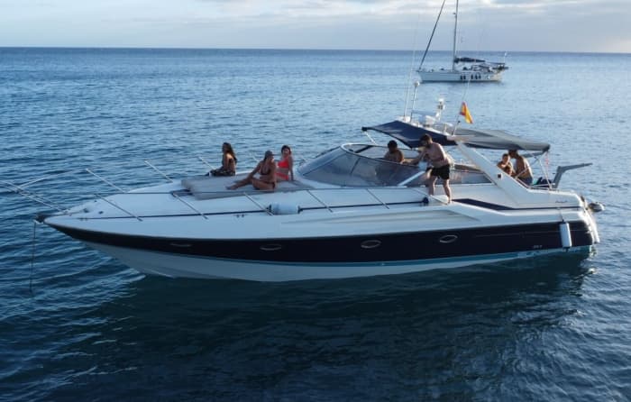 4 heures pour explorer Arona en bateau à moteur