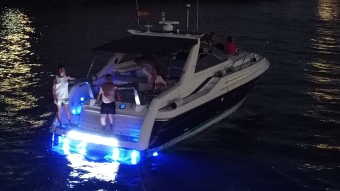 4 heures pour explorer Arona en bateau à moteur