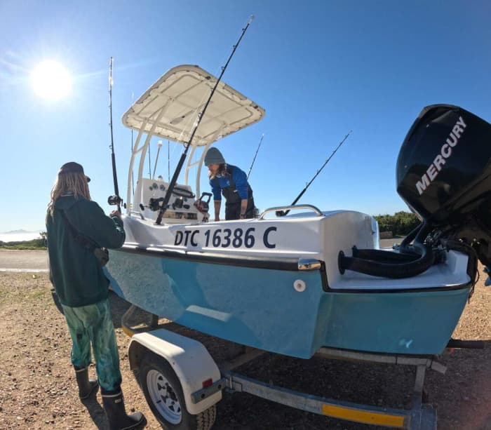 La tua giornata a Simon's Town: noleggia una barca a motore per 9 ore alla scoperta dei suoi dintorni.