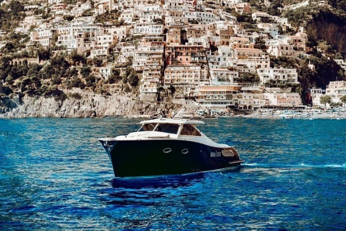 One day around Vico Equense: Enjoy 7h of discovery on a motorboat