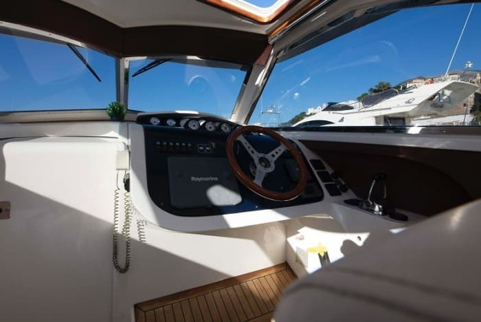 One day around Vico Equense: Enjoy 7h of discovery on a motorboat