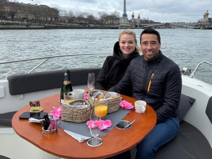 Paris in 60 minutes: the Seine in fast motion, elegance in continuous motion
