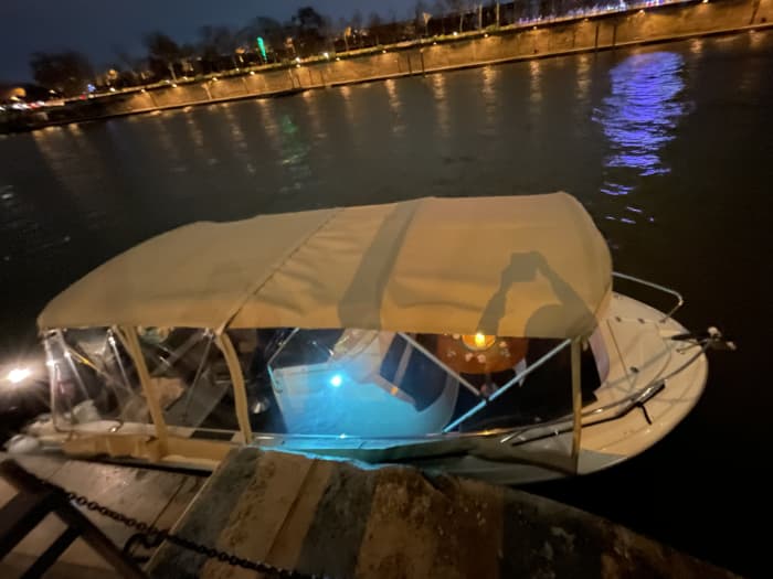 Private cruise: all the major monuments in an hour and a half