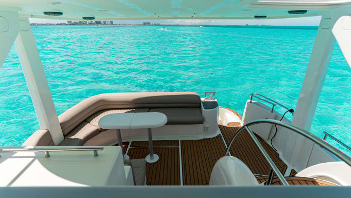 Le luxe réinventé à Cancún : une journée inoubliable sur un yacht à moteur