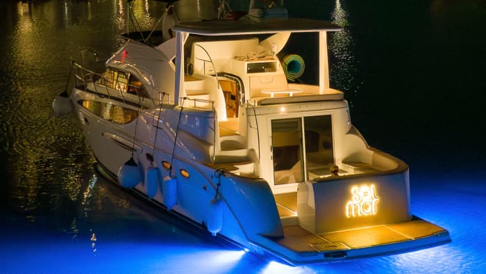 Le luxe réinventé à Cancún : une journée inoubliable sur un yacht à moteur