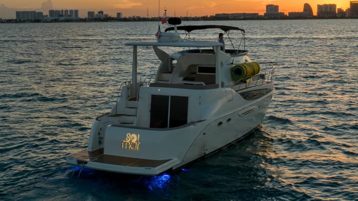 Le luxe réinventé à Cancún : une journée inoubliable sur un yacht à moteur