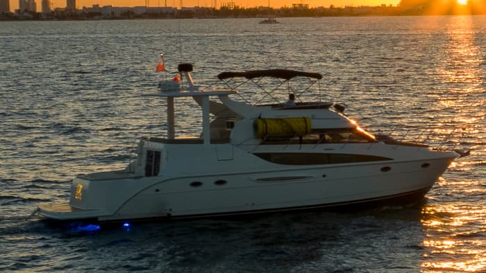 Le luxe réinventé à Cancún : une journée inoubliable sur un yacht à moteur