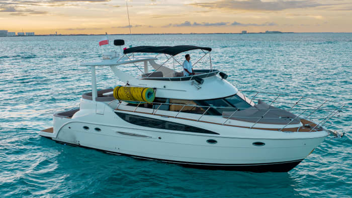 Le luxe réinventé à Cancún : une journée inoubliable sur un yacht à moteur