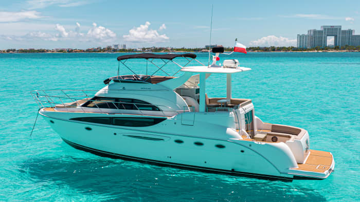 Le luxe réinventé à Cancún : une journée inoubliable sur un yacht à moteur